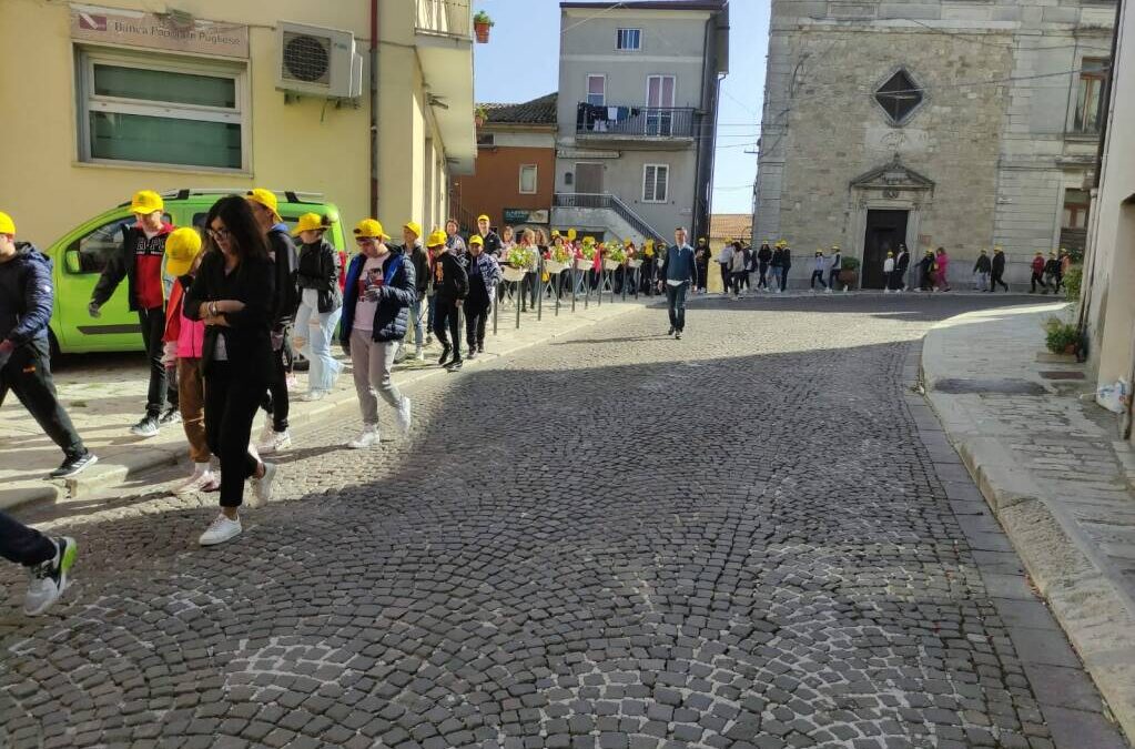 Comune, bambini delle scuole, richiedenti asilo: tutti uniti per “pulire il mondo”